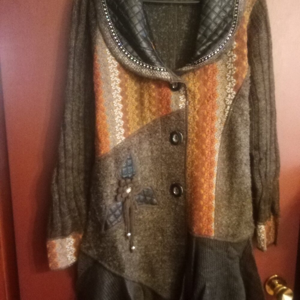 BUTTON FRONT MIXED MEDIA SWEATER JACKET/COLOR BROWN/MULTI